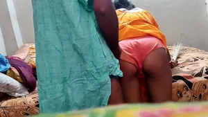 Bhabhi indienne baisée en levrette par son mari
