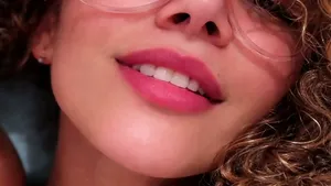 Voisine timide aux gros seins baise en POV amateur