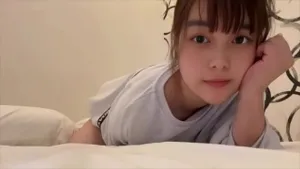 Japonaise sexy se masturbe en nuisette après 3 jours