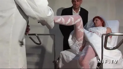 Mariée française mature se fait défoncer le cul brutalement