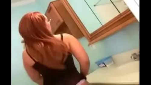 Blonde aux gros seins suce et se fait baiser le cul