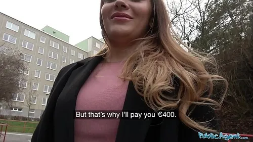 Agent russe baise blonde rasée pour argent public POV