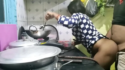 Bonne indienne baisée par son patron - Audio hindi clair
