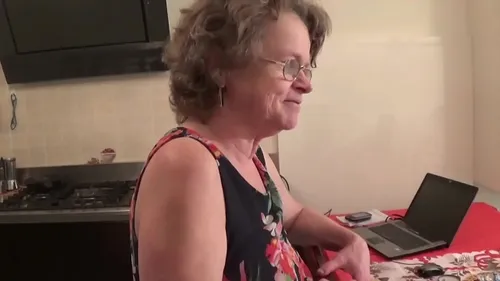 Grand-mère italienne baise comme une salope mature