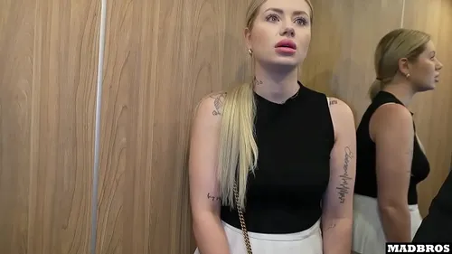 Blonde Française Baisée Dans Ascenseur Et Parking Anal BBC