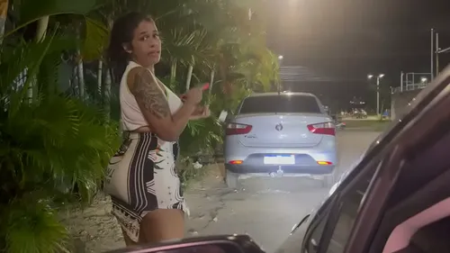 Salope baisée dans voiture par mec de sa demi-sœur