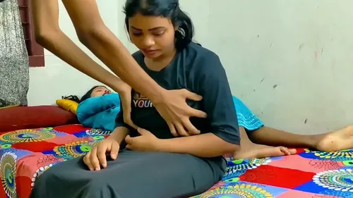 Plan à trois explosif : Rajesh baise sa femme et sa belle...