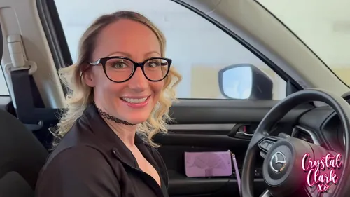 Belle-mère blonde baise son beau-fils après shopping
