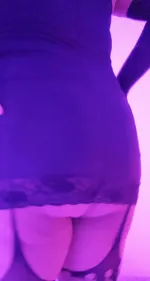 Femboys travestis dansent et se déhanchent sensuellement
