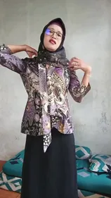 Trans voilée se masturbe avec son hijab - Solo amateur