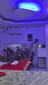 Belle-mère latina baise son beau-fils à l'hôtel